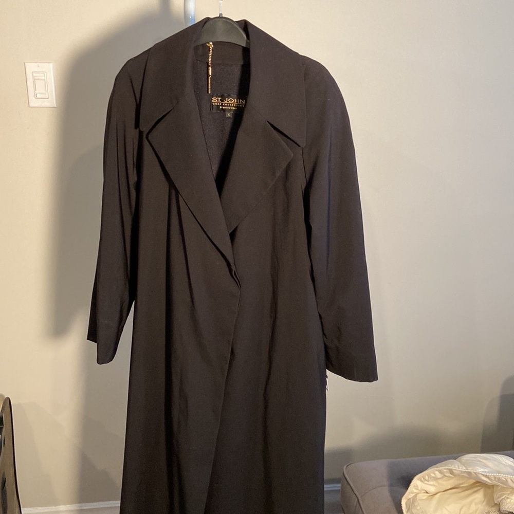 St. John trench coat with lining, black.